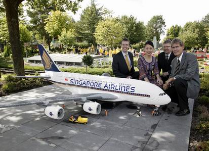 Luiheid Overtreding Aannemelijk LEGO Records: Grootste LEGO vliegtuig model ter wereld